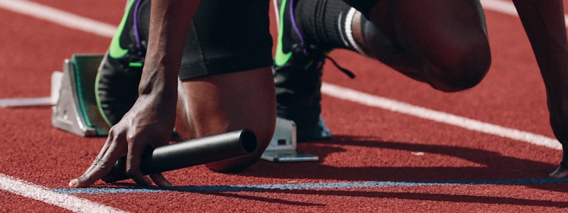 人人体育理念图 - 多种体育项目器材组合，象征体育的多元与包容